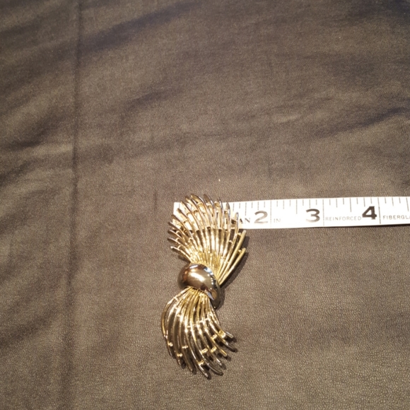 BSK Vintage Bow Brooch - Picture 7 of 7